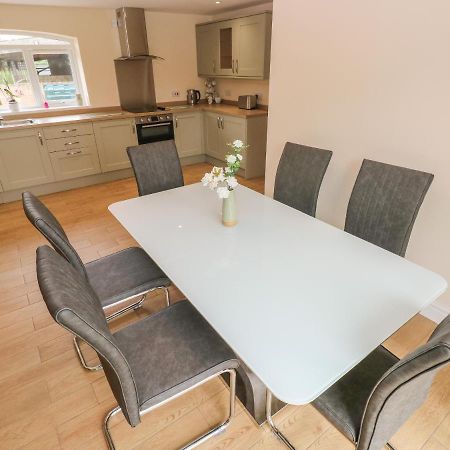 Woodpecker Barn Villa Pontyclun Екстериор снимка