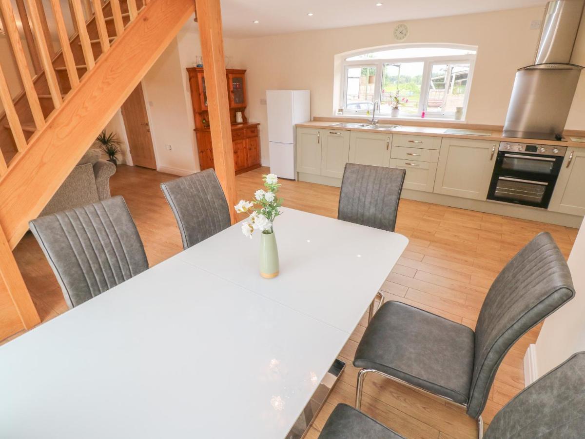 Woodpecker Barn Villa Pontyclun Екстериор снимка