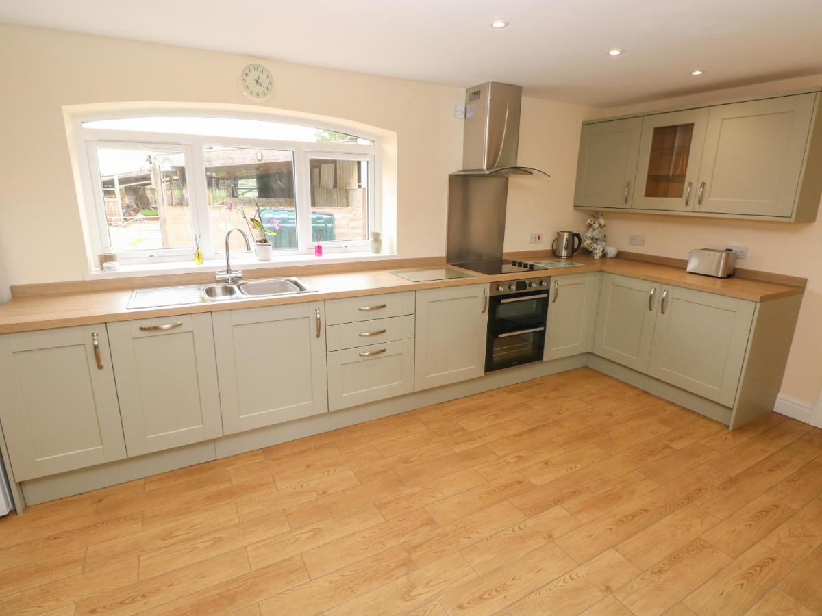 Woodpecker Barn Villa Pontyclun Екстериор снимка